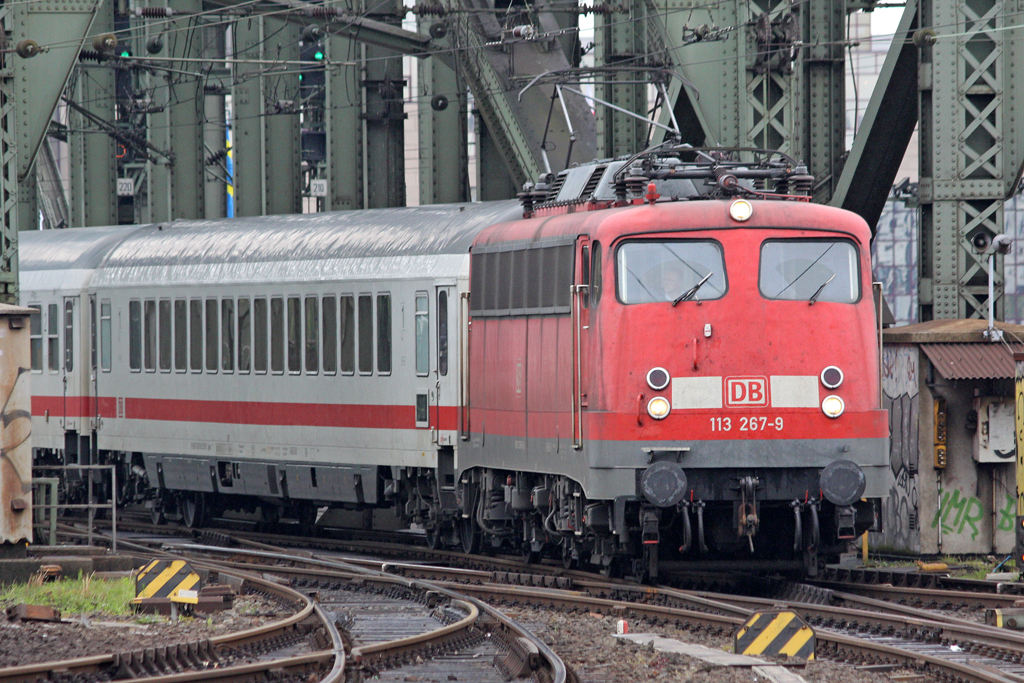 Die 113 267-9 in K�ln Hbf am 07,05,10
