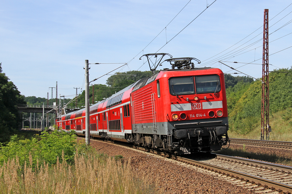 Die 114 014-4 mit dem RE1 in Frankfurt (Oder) Rosengarten am 18,08,12  