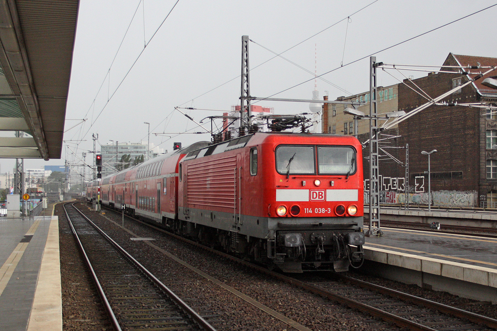 Die 114 038-3 in Berlin Ostbahnhof am 08,08,11 