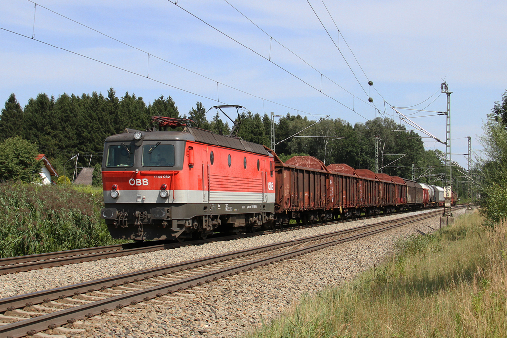 Die 1144 082 in Gro�karolinenfeld am 02,08,12