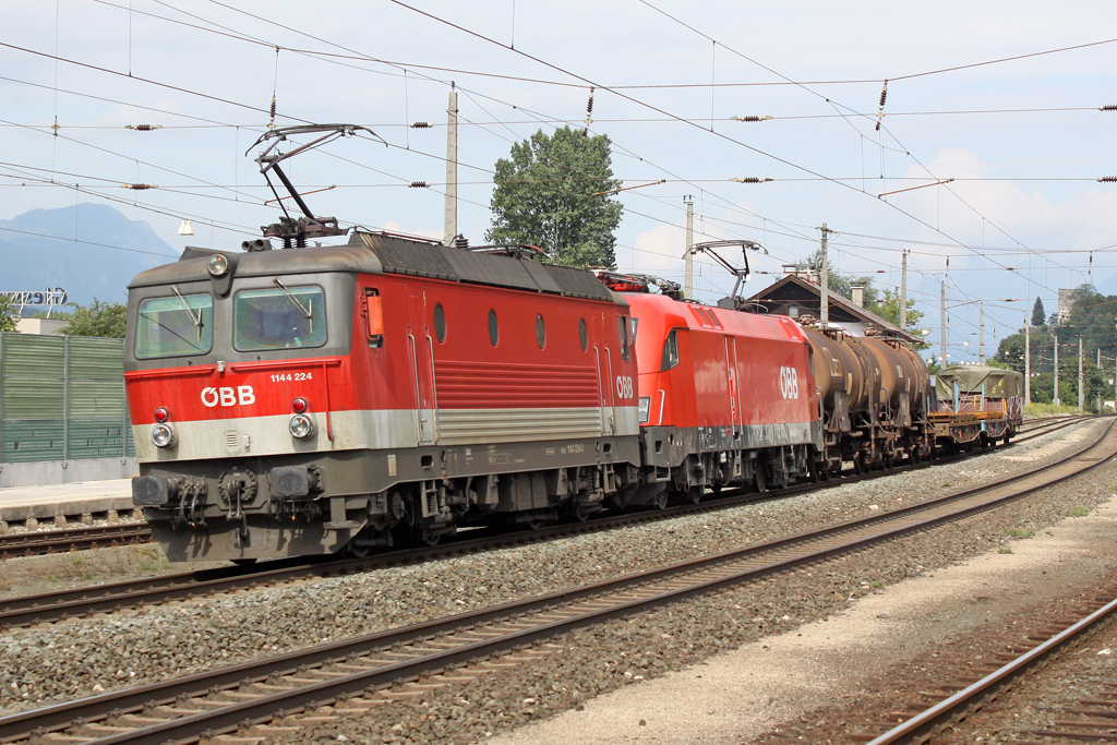 Die 1144 224 und 1116 036-3 ( ex Deutschland Taurus ) in Brixlegg am 31,07,11
