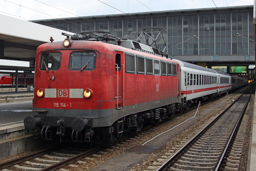 Die 115 114-1 in M�nchen Hbf am 02,08,10