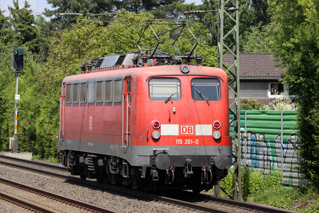 Die 115 261-0 in Angermund am 23,05,10