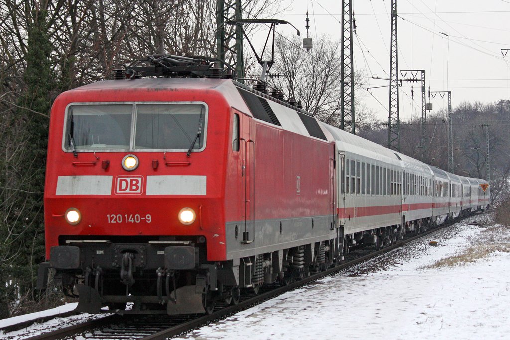 Die 120 140-9 in K�ln West am 06,01,10
