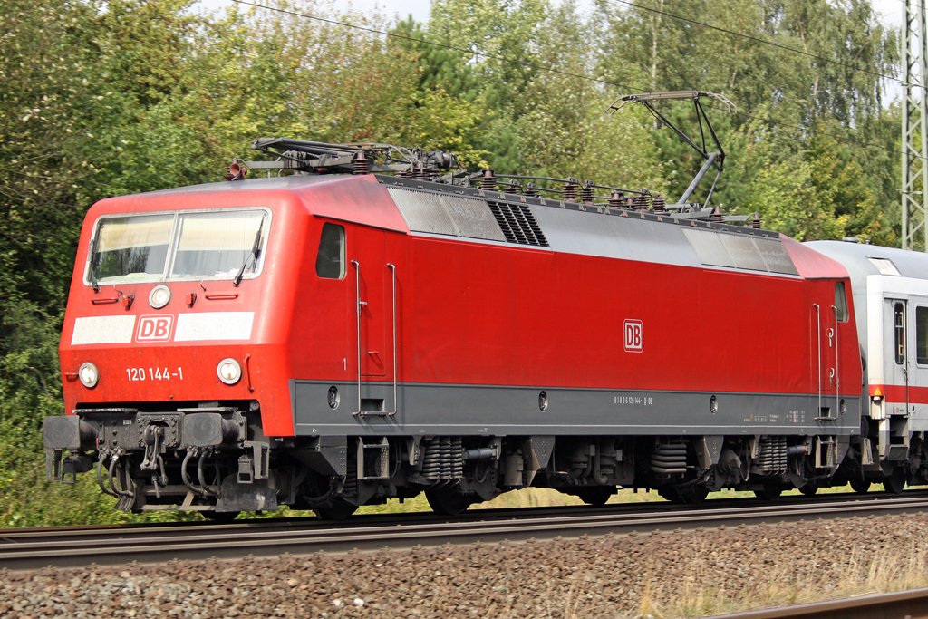 Die 120 144-1 in Spr�tze, am 06,09,09 