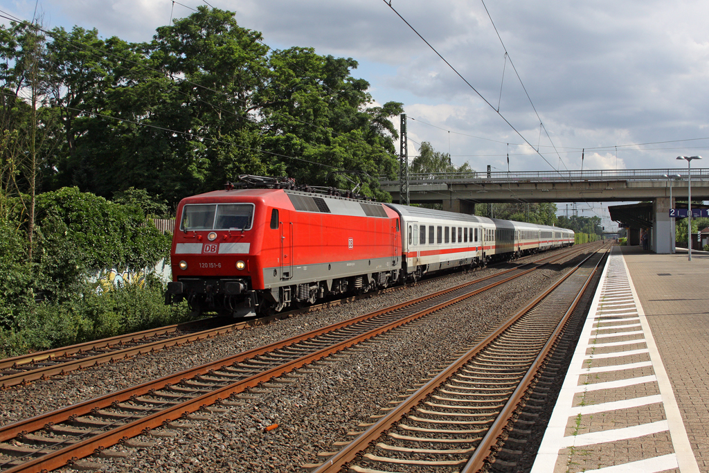Die 120 151-6 in Angermund am 01,07,12