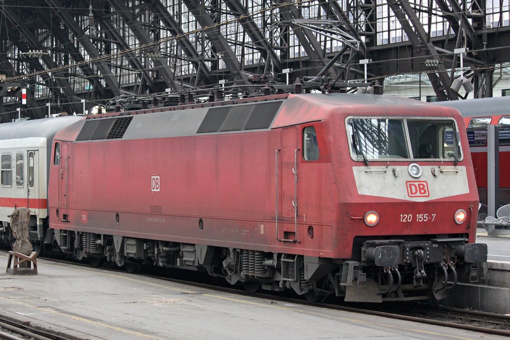 Die 120 155-7 in K�ln Hbf am 21,01,10