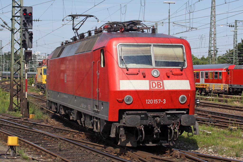 Die 120 157-3 in Stuttgart Hbf am 07,08,10 