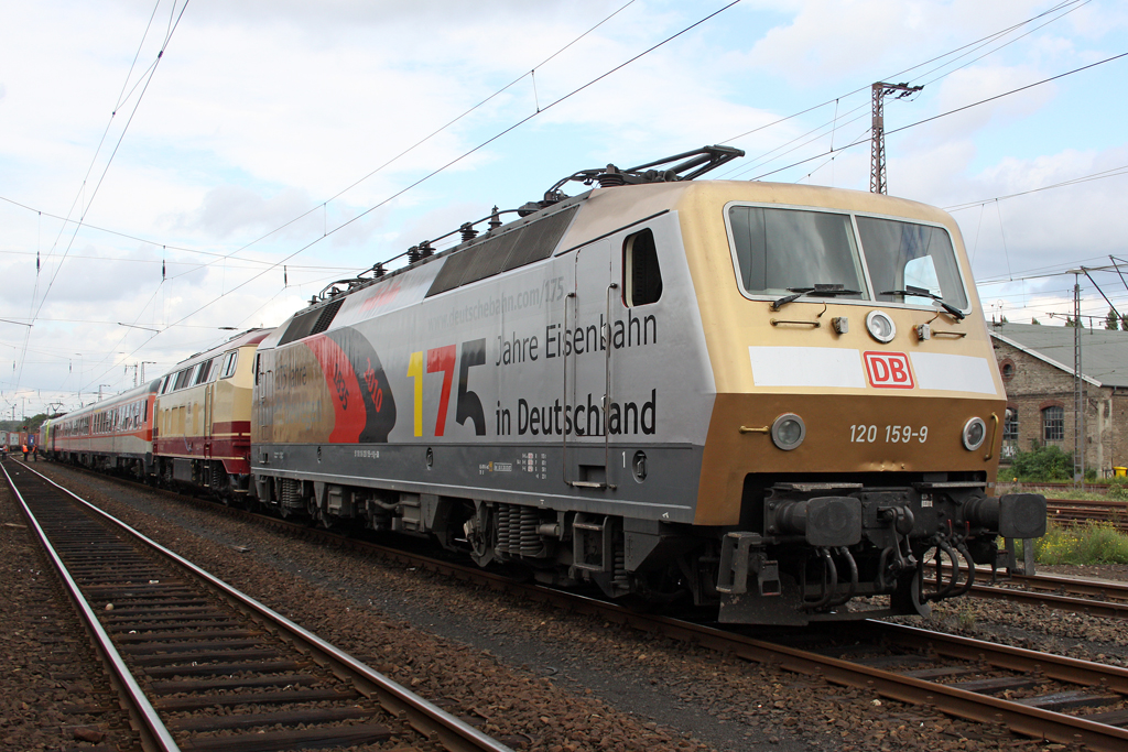 Die 120 159-9 , 217 001-7 , 614 005-7 wurden von 152 005-5 gezogen bei der Ankunft beim BW Fest Osnabr�ck am 18,09,10