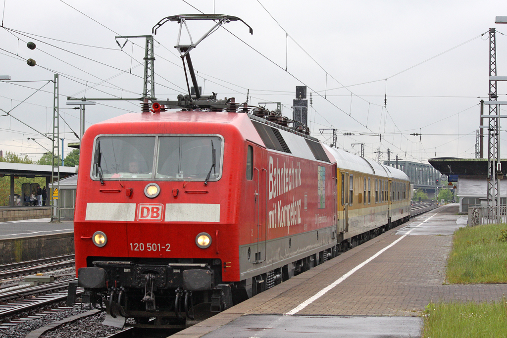 Die 120 501-2 der DB Systemtechnik in K�ln Deutz am 07,05,10