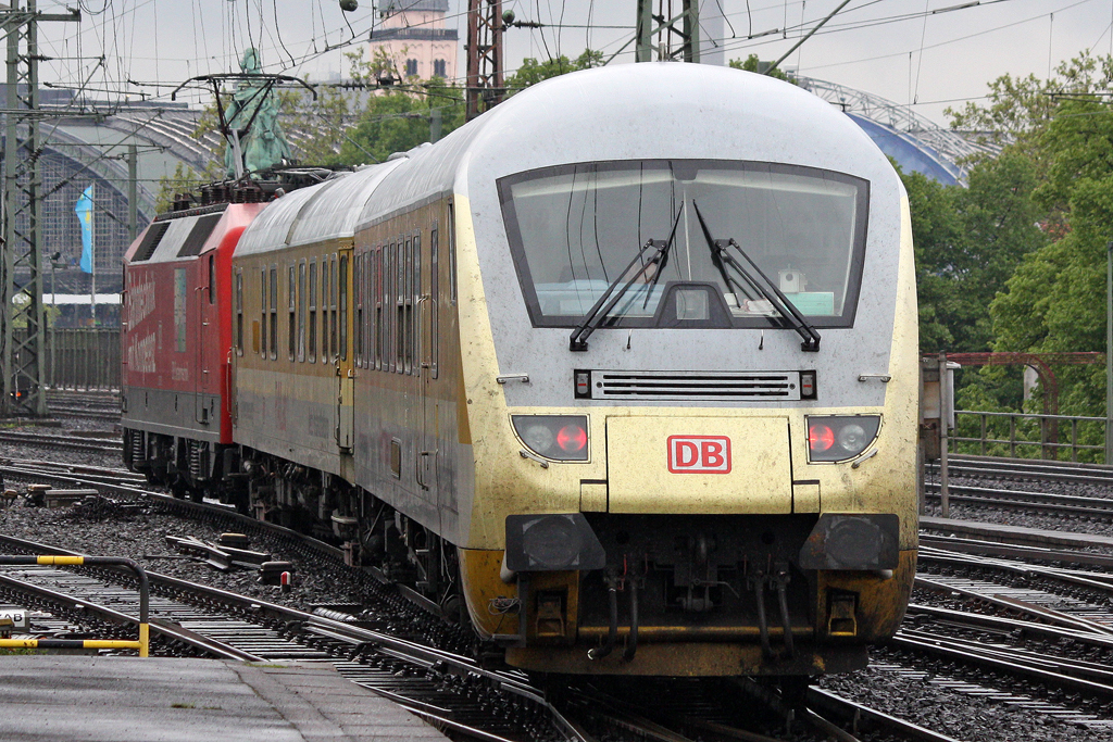 Die 120 501-2 der DB Systemtechnik zieht ihren Messzug aus K�ln Deutz am 07,05,10