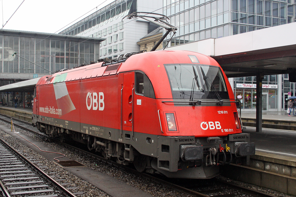 Die 1216 011 in M�nchen Hbf am 07,08,10