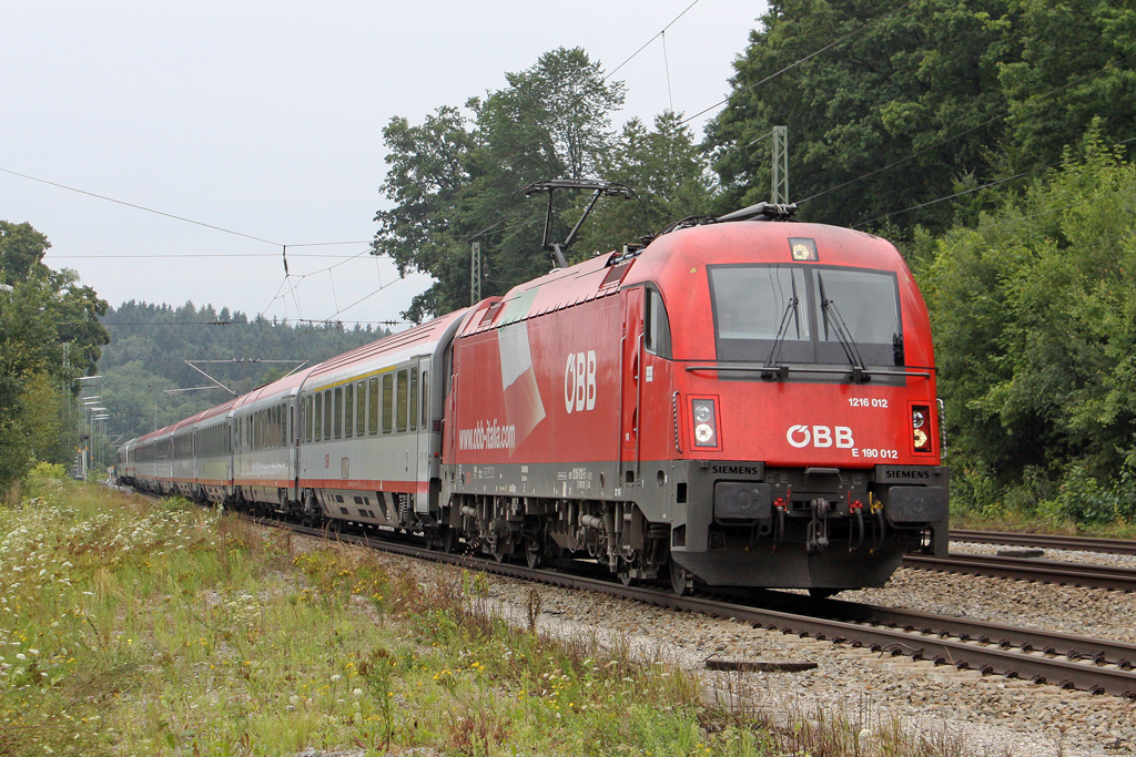 Die 1216 012 in A�ling (Oberbay) am 30,07,11 