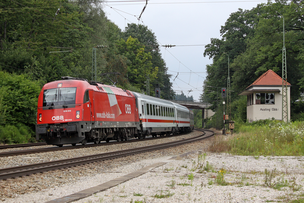 Die 1216 012 in A�ling (Oberbay) am 30,07,11 