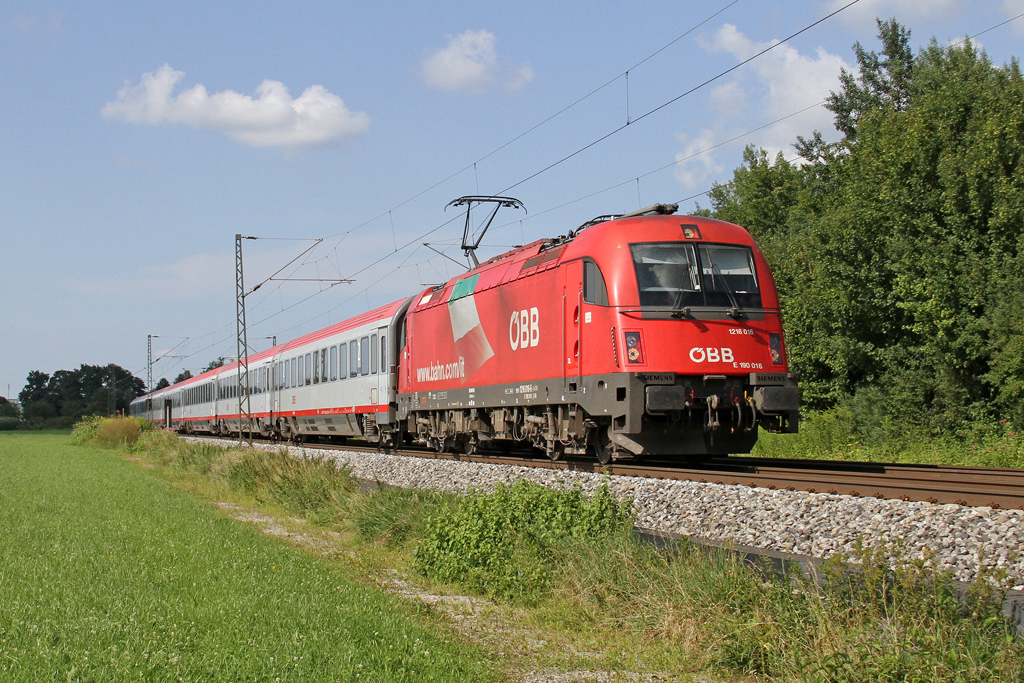 Die 1216 016 in Raubling am 05,08,12 
