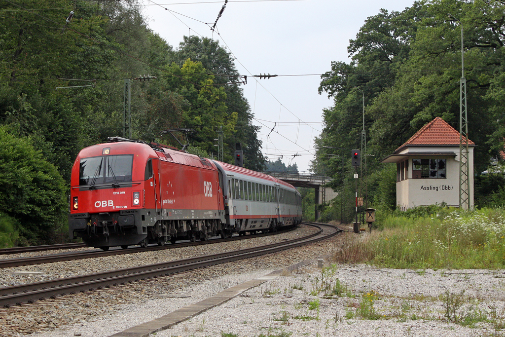 Die 1216 019 in A�ling (Oberbay) am 30,07,11 