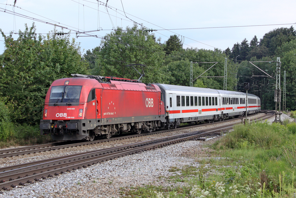 Die 1216 022 in A�ling (Oberbay) am 29,07,11