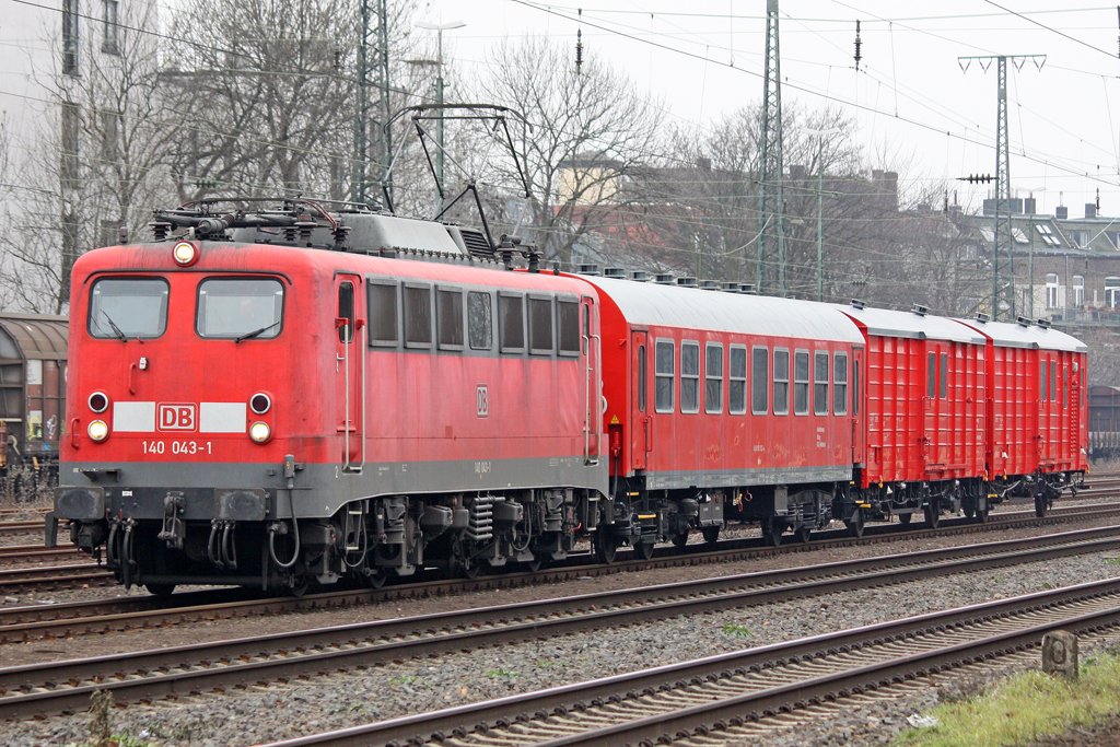 Die 140 043-1 in K�ln West am 21,01,10