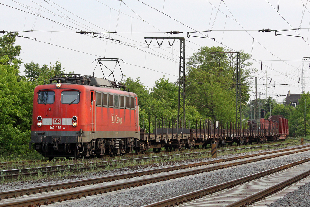 Die 140 169-4 in Duisburg Neudorf am 25,05,10