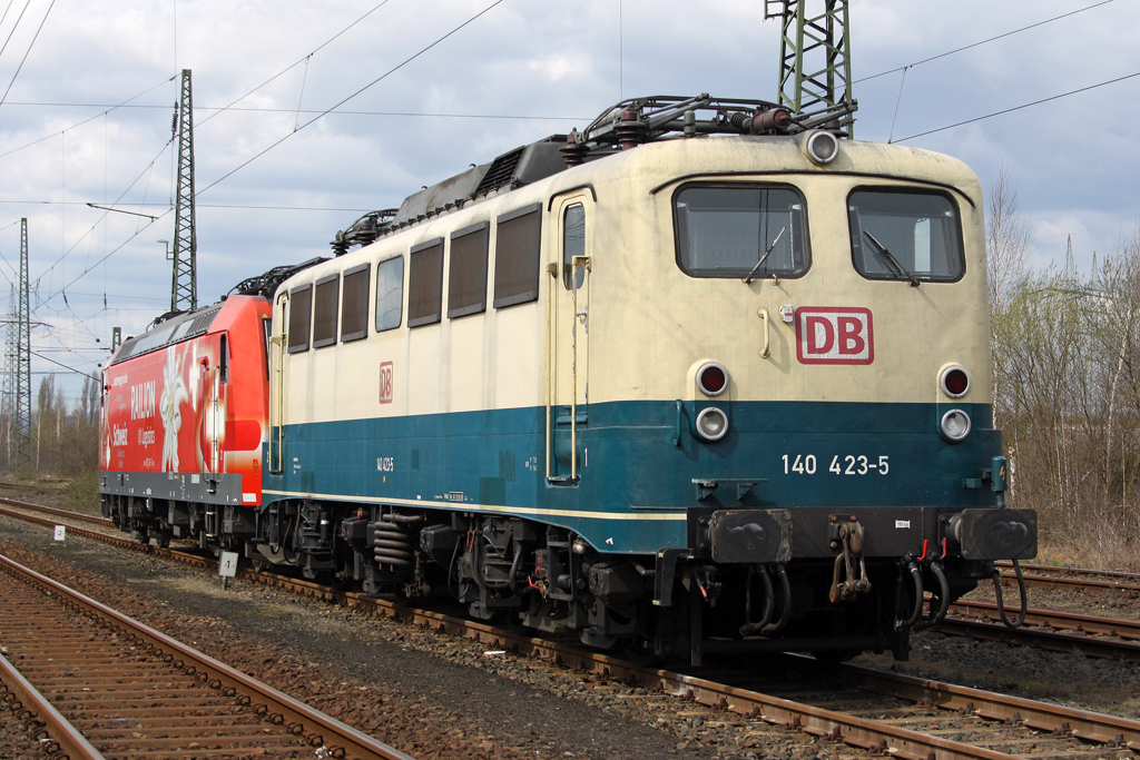 Die 140 423-5 und 185 142-7 im Koblenz-L�tzel am 05,04,10