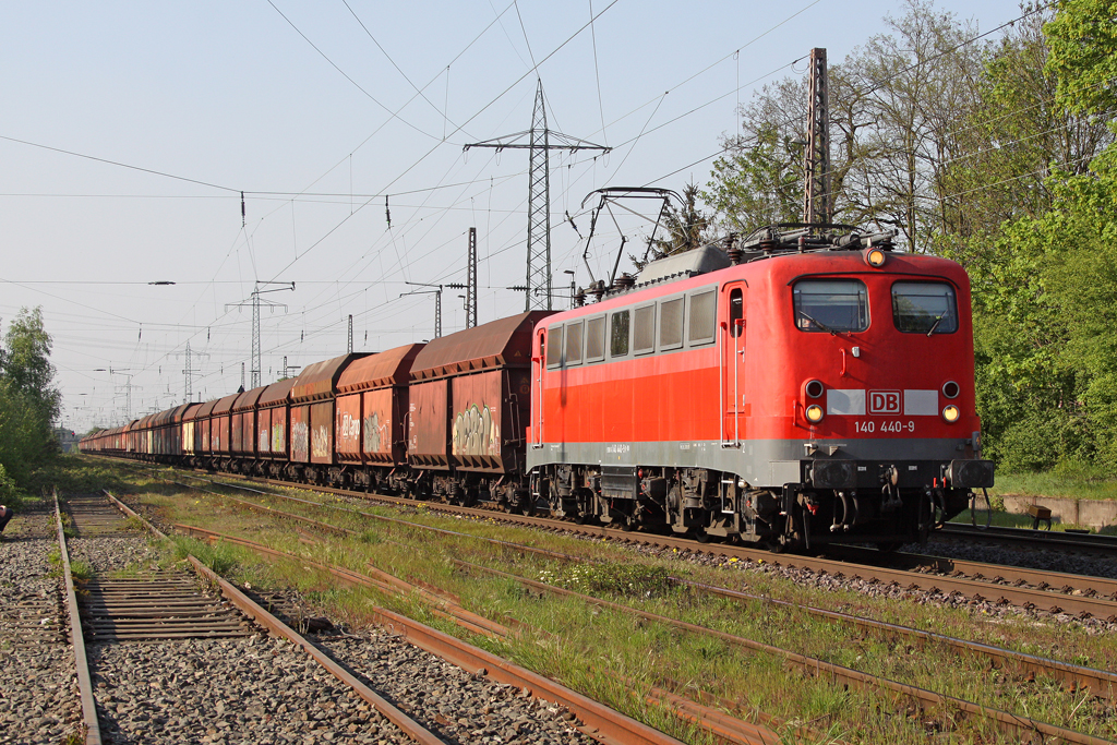 Die 140 440-9 in Ratingen Lintorf am 19,04,11
