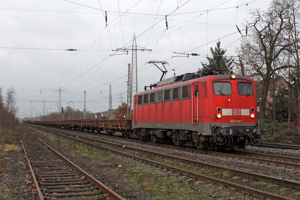Die 140 774-1 in Ratingen Lintorf am 26,01,11