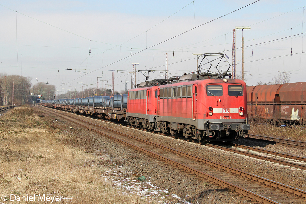 Die 140 791-5 und 140 850-9 in Hilden am 13,03,13