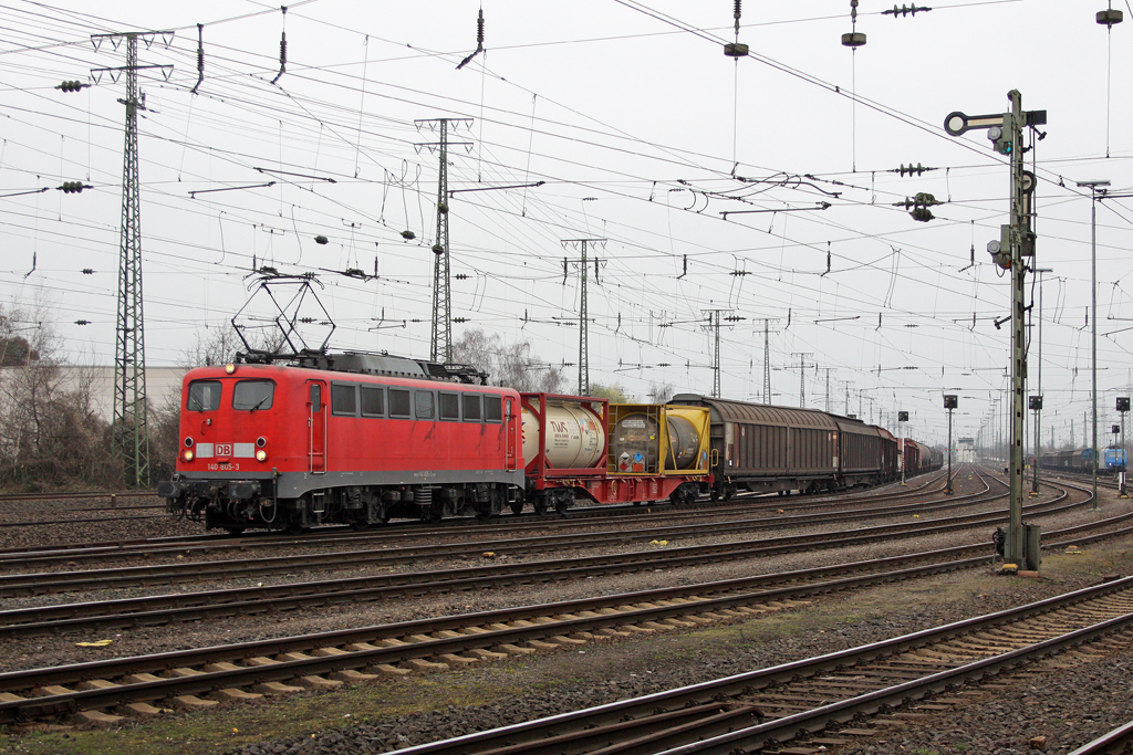 Die 140 805-3 in Koblenz L�tzel am 18,03,11
