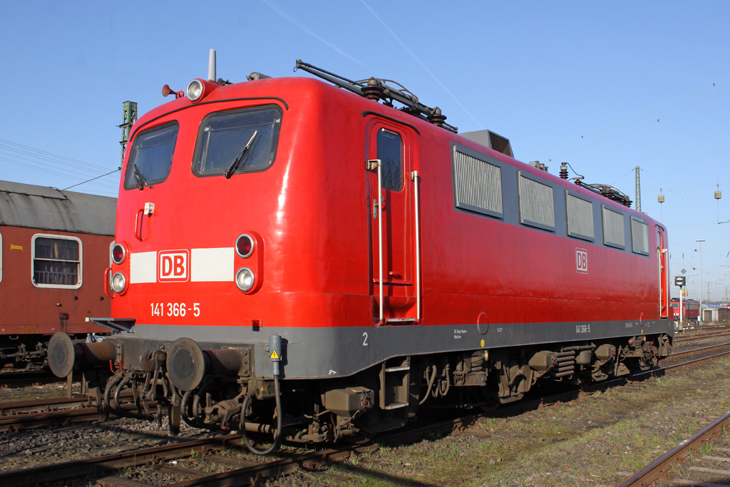 Die 141 366-5 im DB Museum Koblenz-L�tzel am 05,04,10    ++