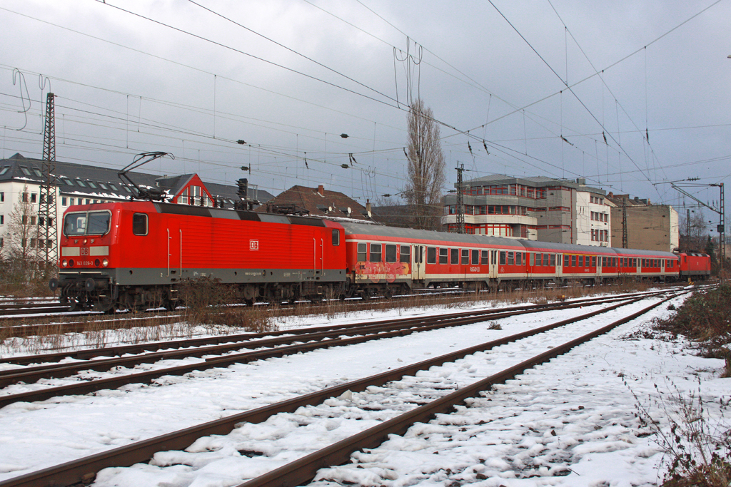 Die 143 026-3 mit RB 12224 nach Trier Hbf in Koblenz Moselwei� am 02,01,11