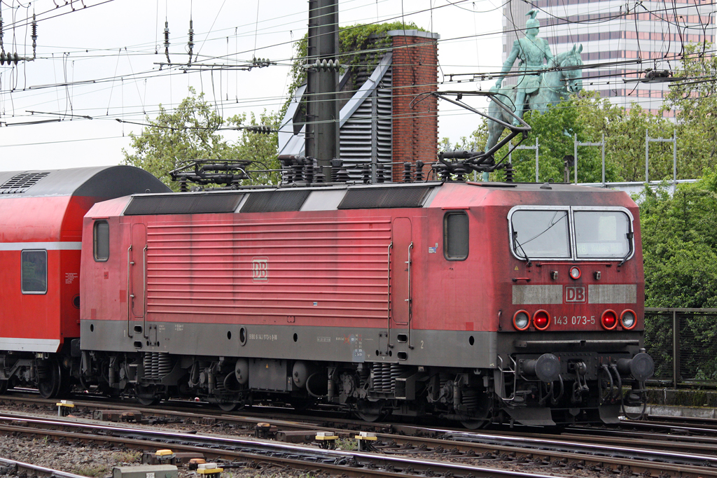 Die 143 073-5 in K�ln Hbf am 07,05,10