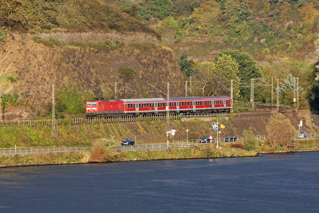Die 143 159-2 in Winningen ( Mosel ) am 10,10,11