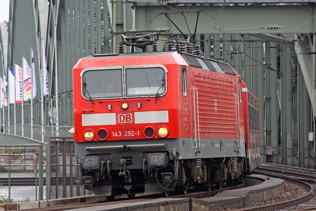 Die 143 292-1 als S6 in K�ln Hbf am 07,05,10