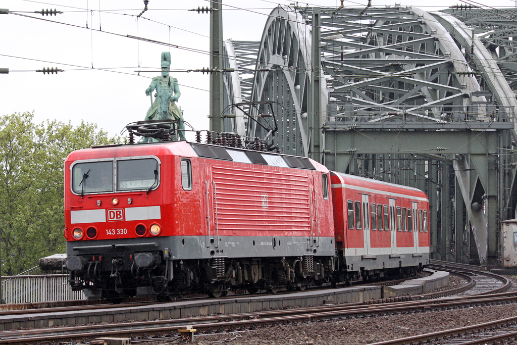 Die 143 330 als S6 in K�ln Hbf am 07,05,10