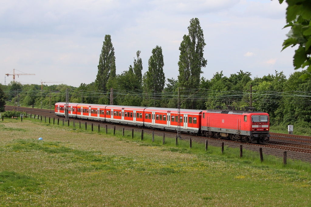 Die 143 855-5 in Langenfeld(Rhld)am 19,05,12