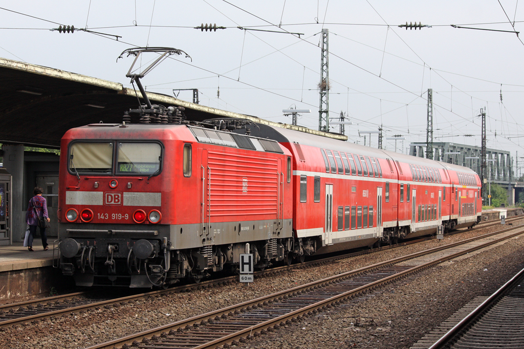 Die 143 919-9 in K�ln Deutz am 12,08,10