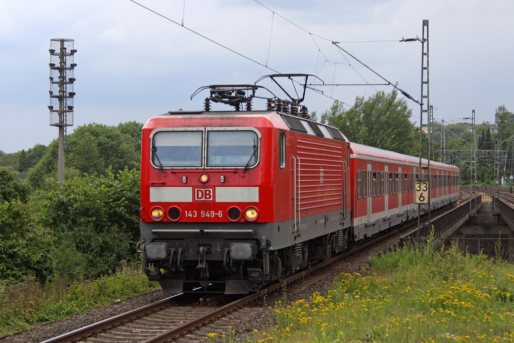 Die 143 949-6 in Wuppertal Sonnborn am 10,06,11