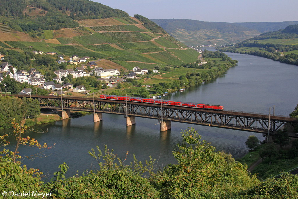 Die 143 958-7 auf der Doppelstockbr�cke von Bullay am 03,09,12