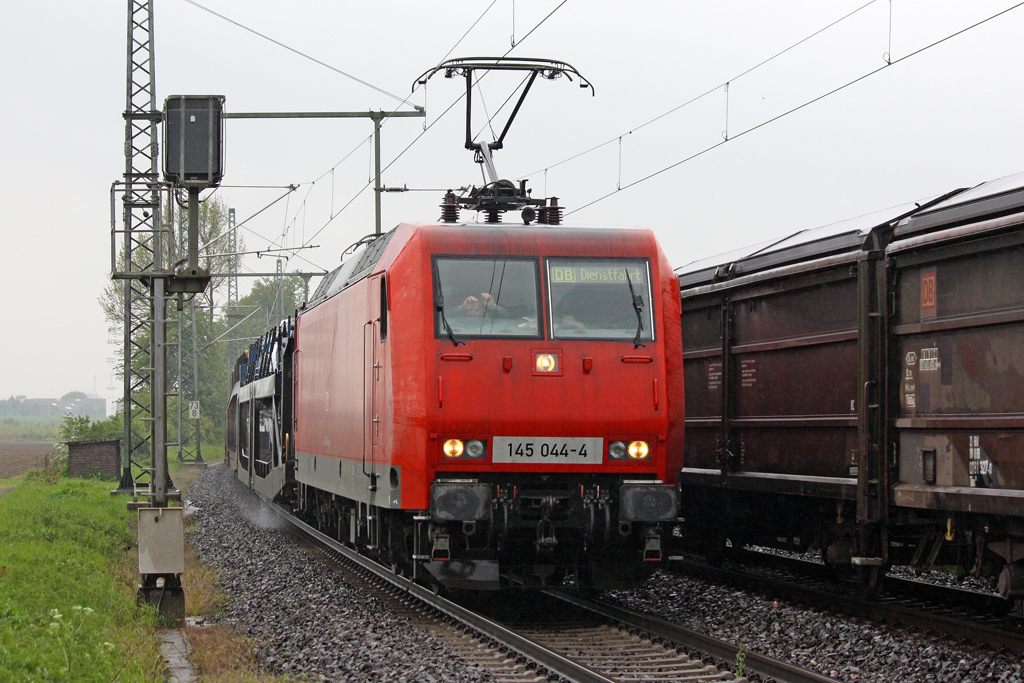 Die 145 044-4 in Porz Wahn am 06,05,10