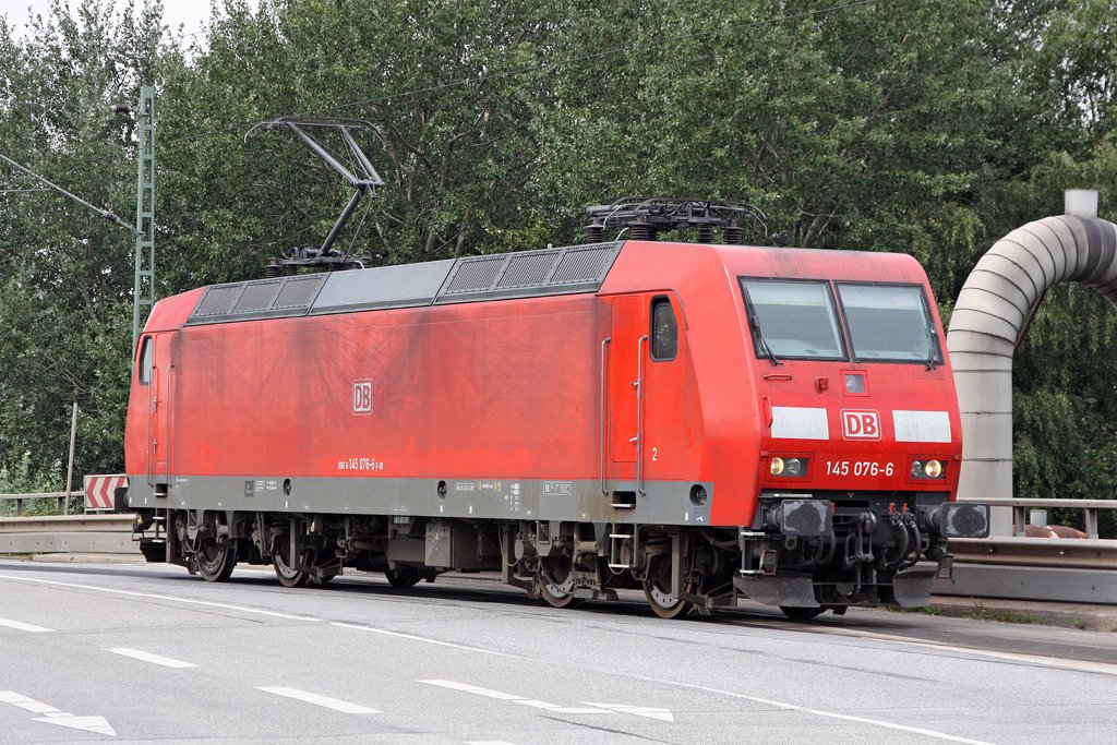 Die 145 076-6 in Hamburg an der Kattwykbr�cke , am 28,08,09