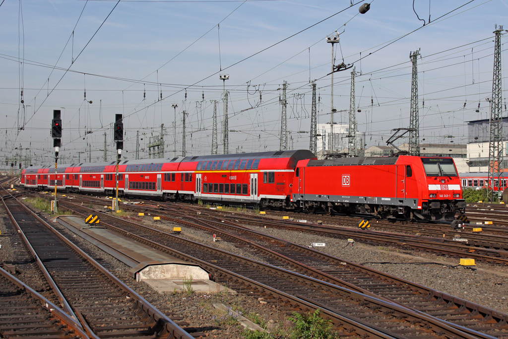 Die 146 243-1 in Frankfurt Hbf am 01,07,10