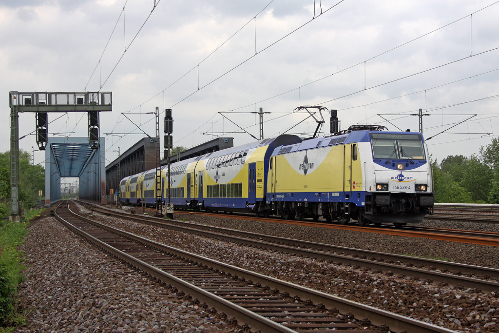 Die 146 538-4 auf der S�derelbbr�cke in Hamburg am 11,05,12