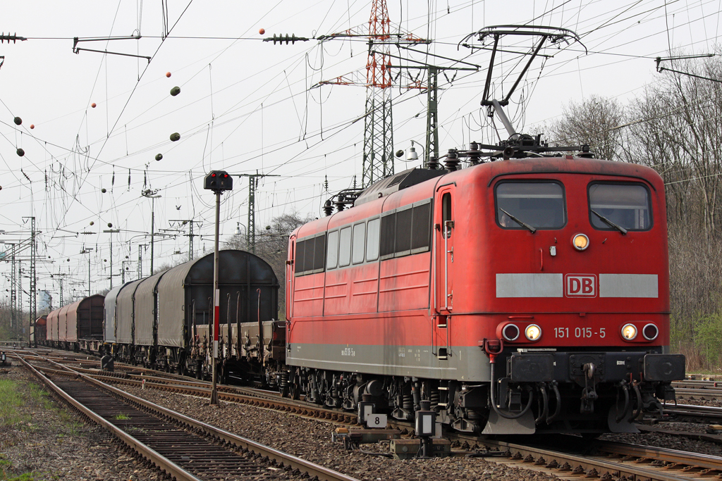 Die 151 015-5 in Gremberg am 07,04,10