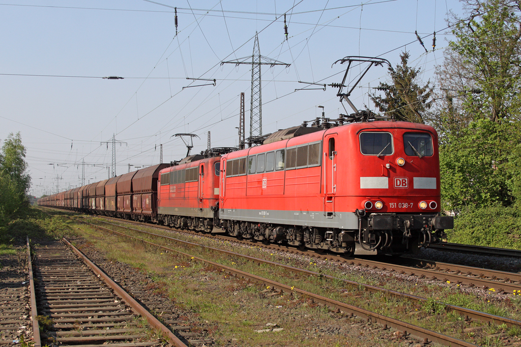 Die 151 038-7 und 151 082-5 in Ratingen Lintorf am 19,04,11