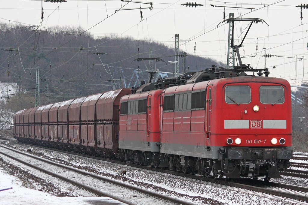 Die 151 057-7 in K�ln West am 06,01,10
