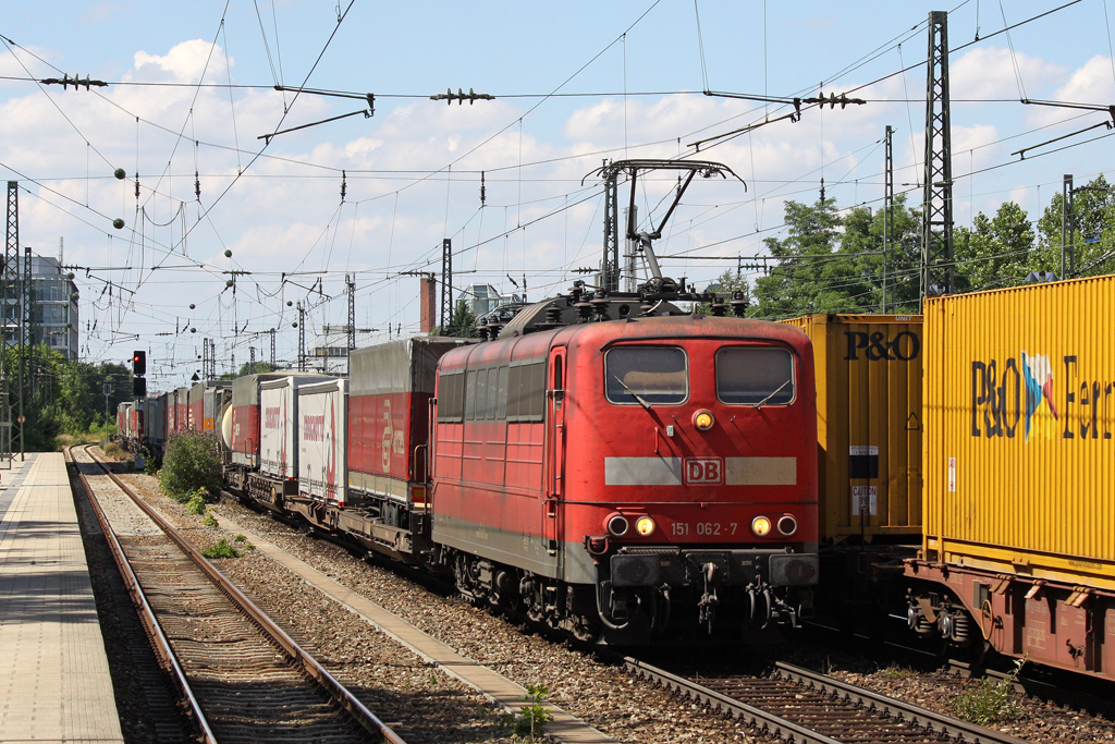Die 151 062-7 in M�nchen Heimeranplatz am 31,07,10