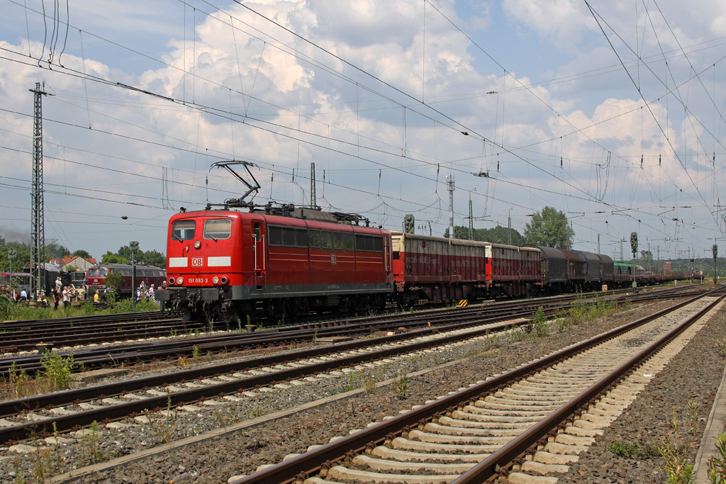 Die 151 083-3 in Darmstadt-Kranichstein am 03,06,11