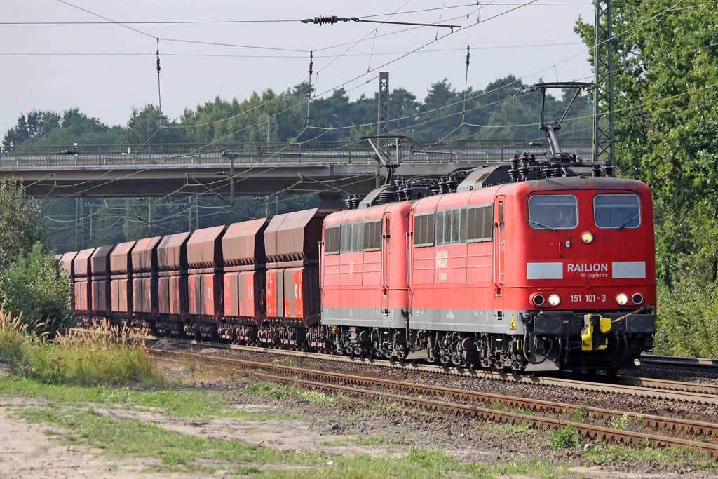 Die 151 101-3 und 151 102-1 in Radbruch am 09,09,09