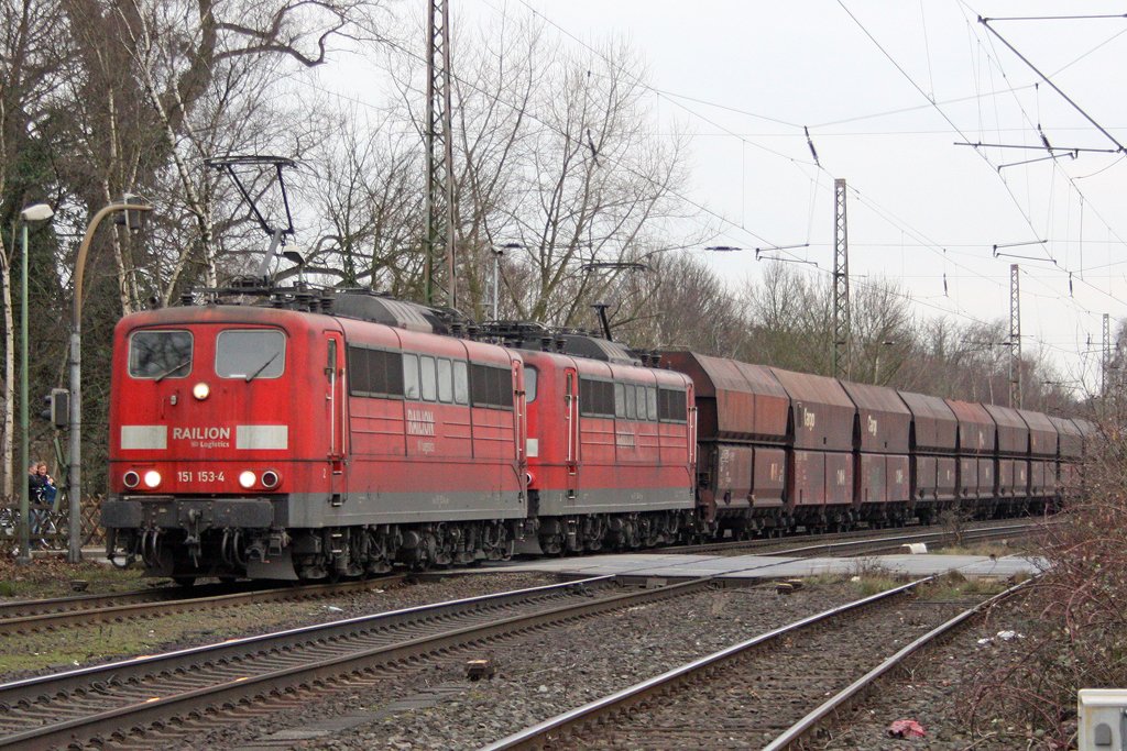 Die 151 153-4 in Ratingen Lintorf am 19,03,10