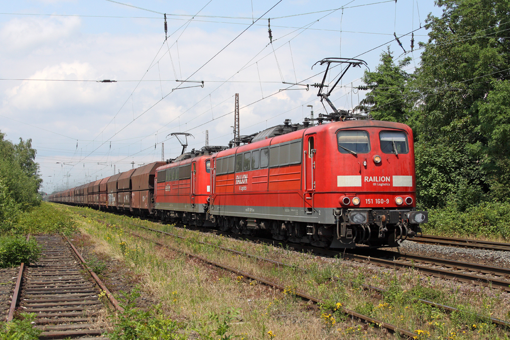 Die 151 160-9 und 151 xxx-x in Ratingen Lintorf am 24,06,11